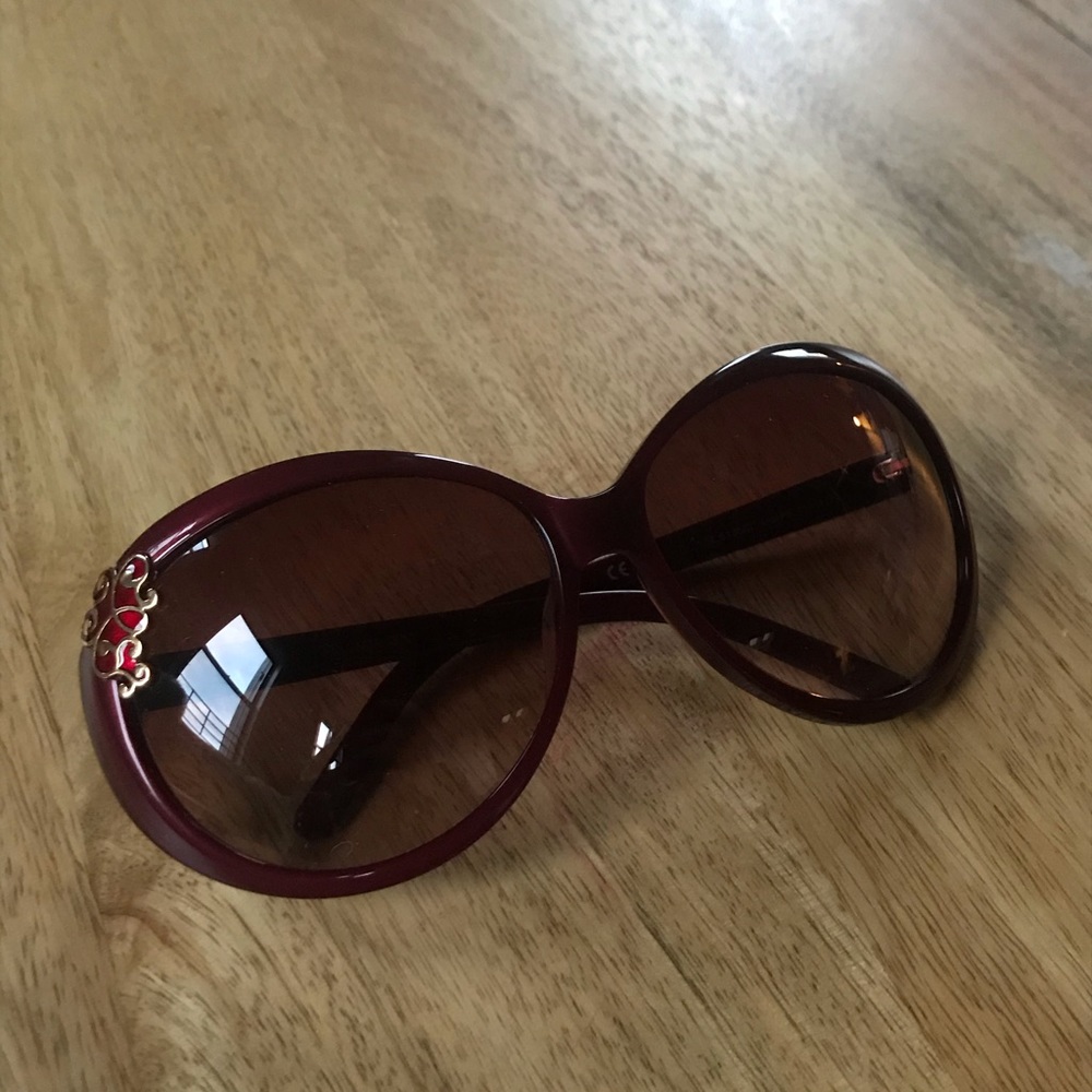 Yves Saint Laurent rouge sunglasses
